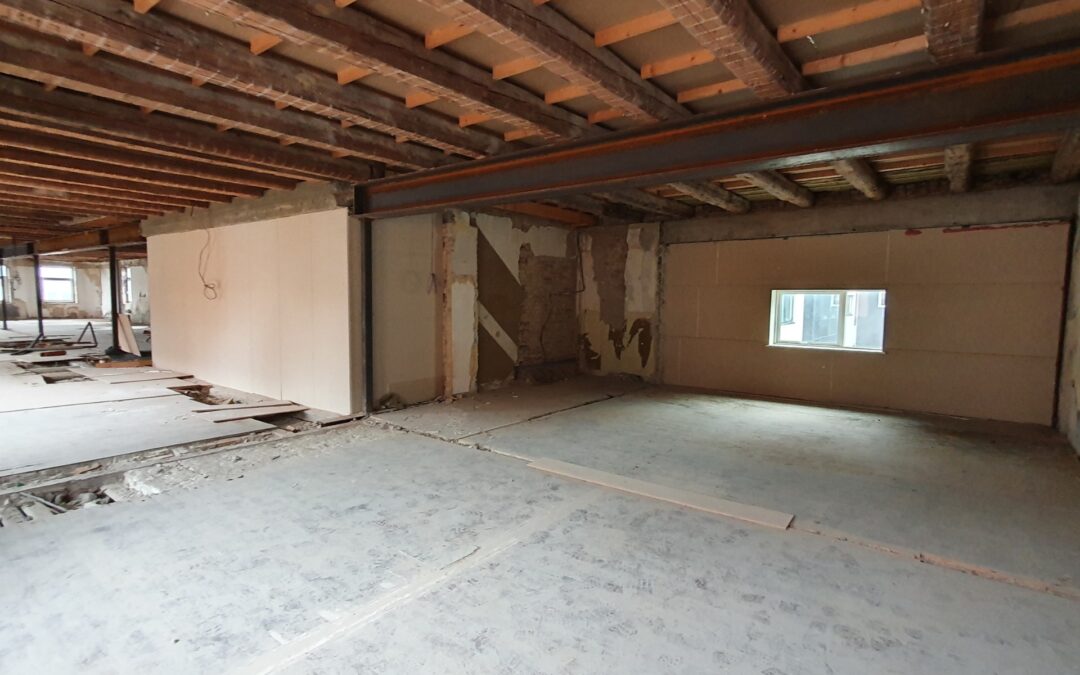 Renovering af eksisterende etagebyggeri og montering af nye altaner